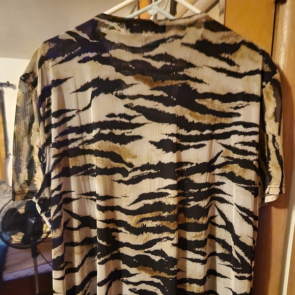 Top - Picture 2 of 2